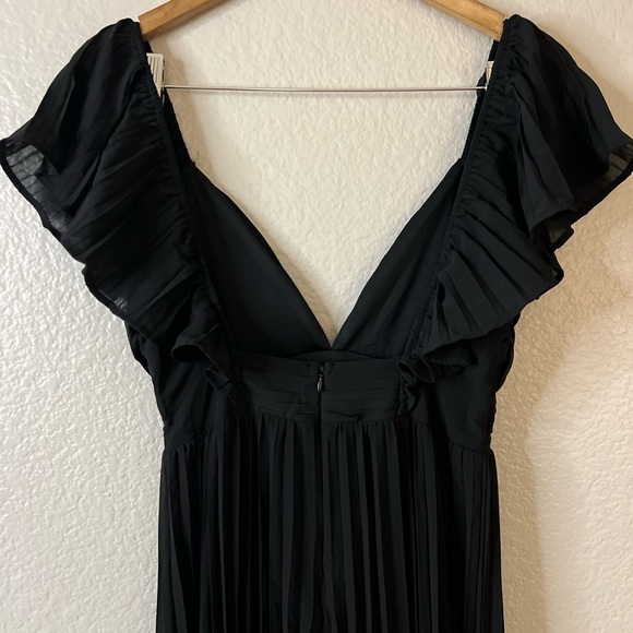 NWOT Ideal Occasion Black Pleated Flutter Sleeve Backless Maxi Dress - Picture 6 of 9
